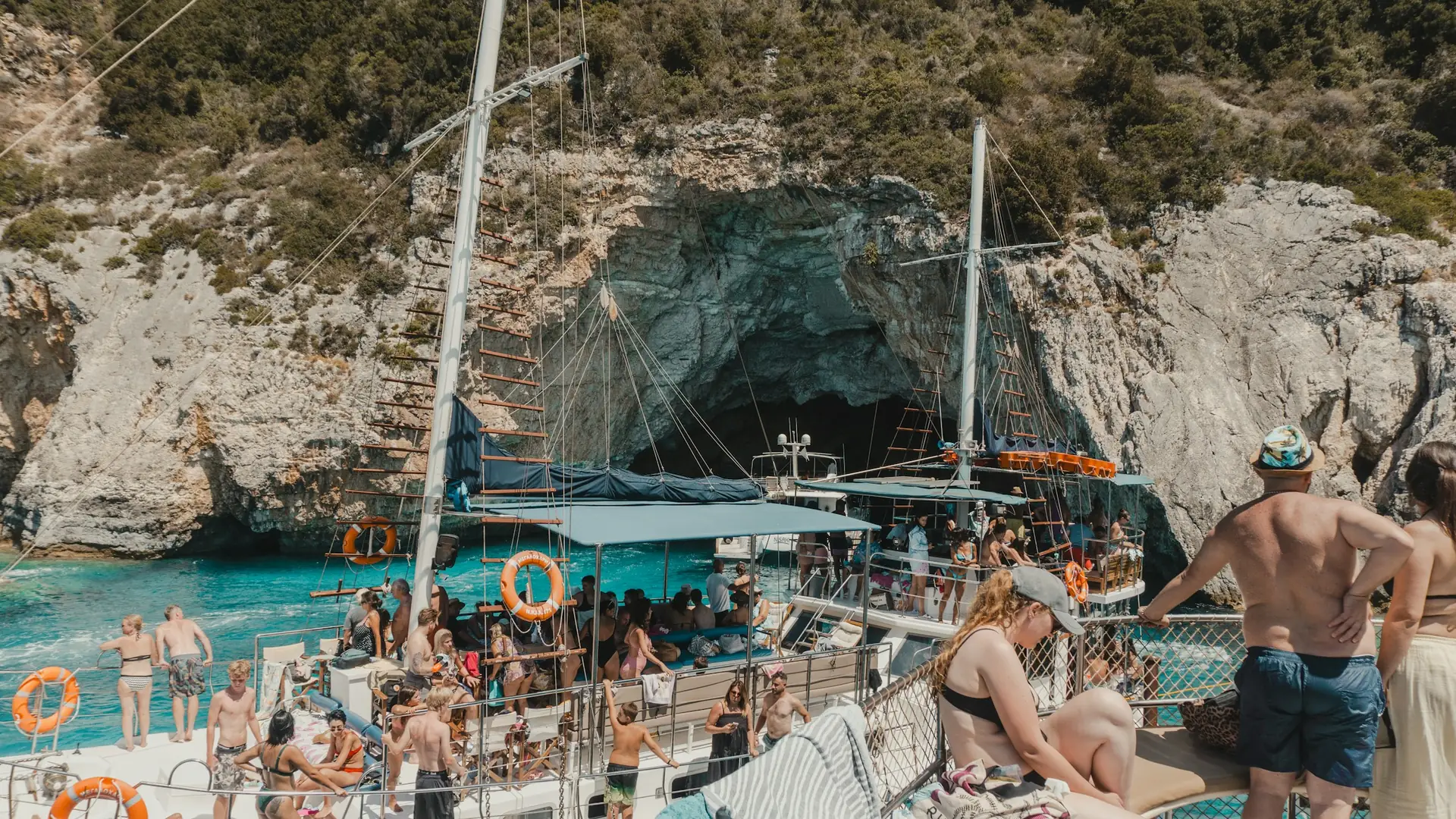 Saranda Boat Tour: 7 Stops, Caves & Beaches — photo 3