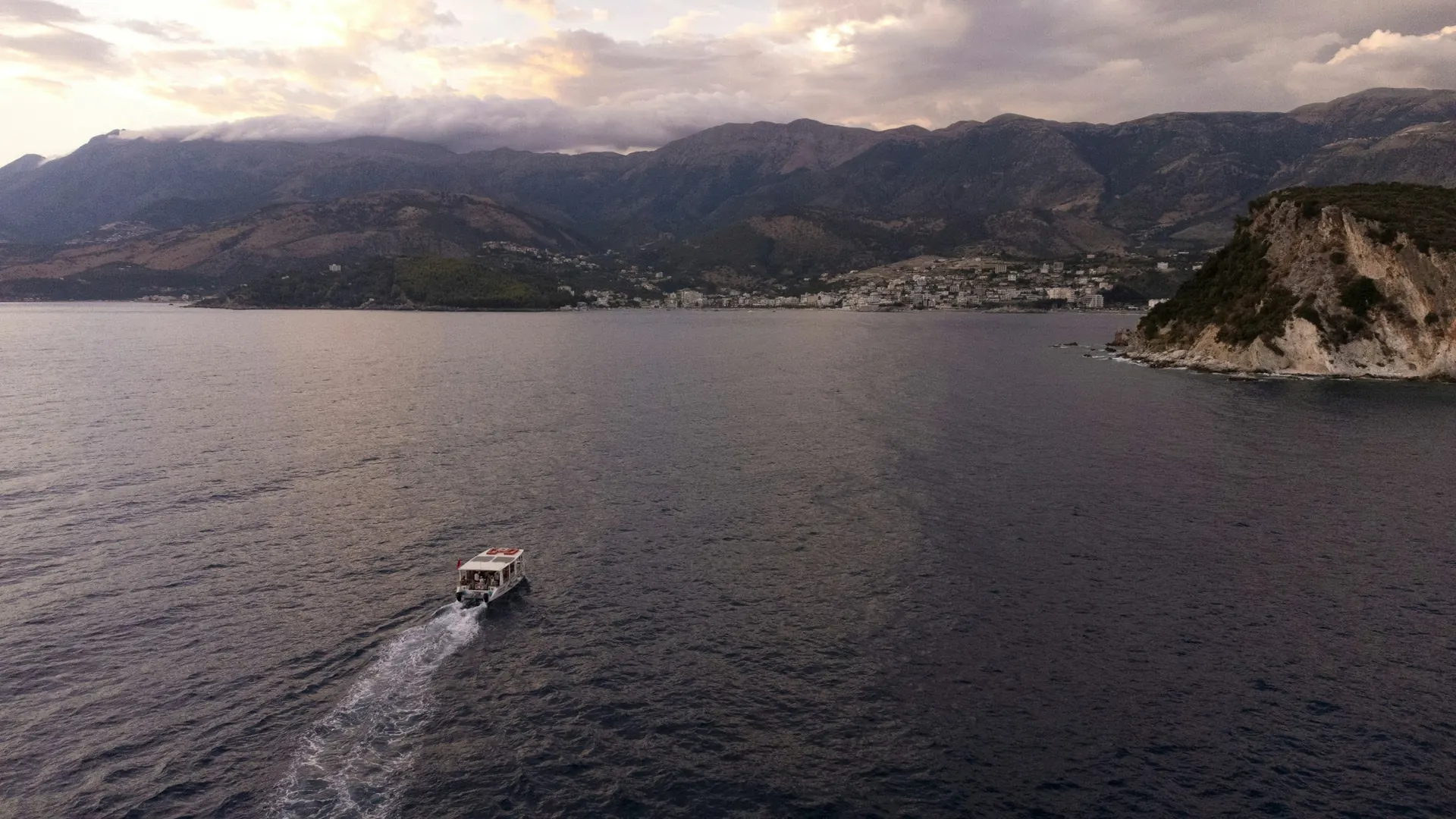 Himarë Boat Tour: Pirates' Cave & Beaches — photo 2
